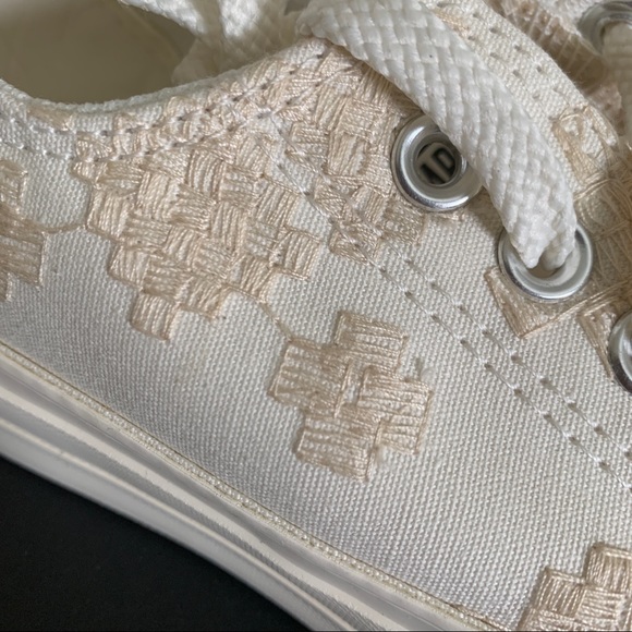 Off-White Chuck Taylor All Star Lift Sneakers - Picture 8 of 12